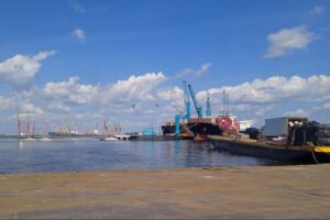 Transporte Decisivo: Sua Solução em Transporte Fluvial de Cargas na Amazônia!